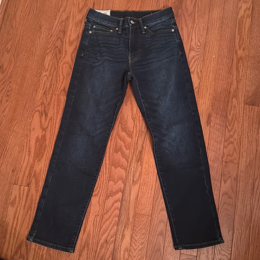 Abercrombie size 30x30 straight leg stretch darker denim